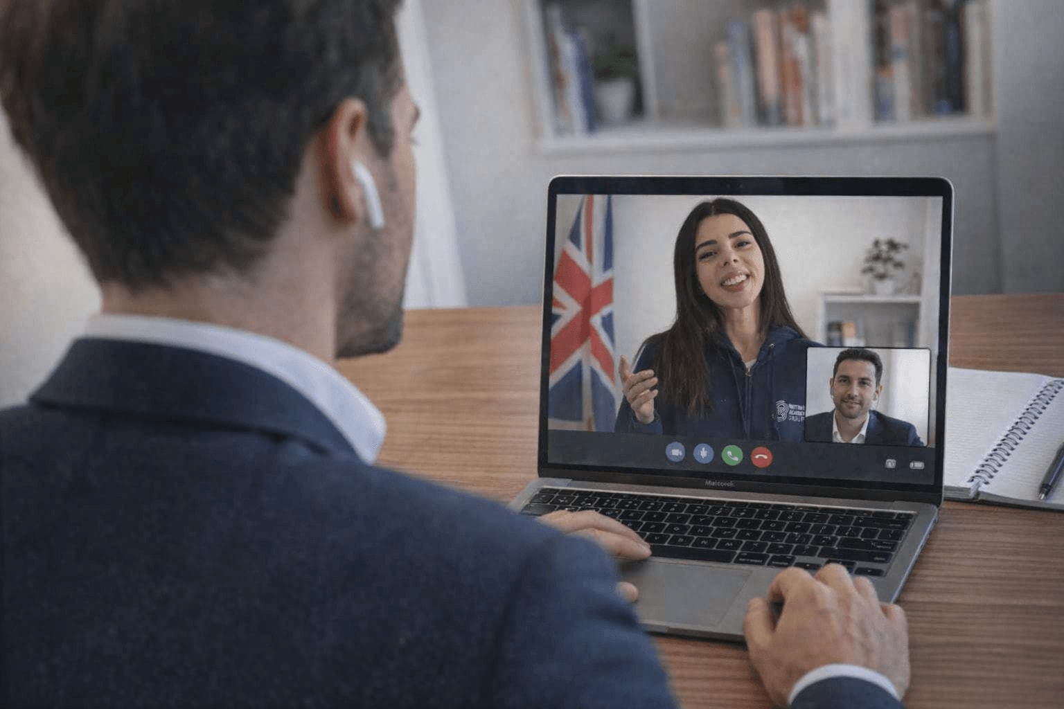 Ragazzo in videochiamata con la sua insegnate Federica